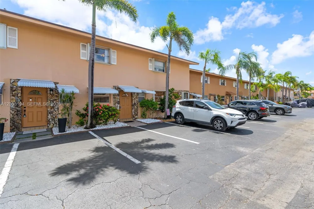 450 SE 7th St #261 Dania Beach, FL 33004