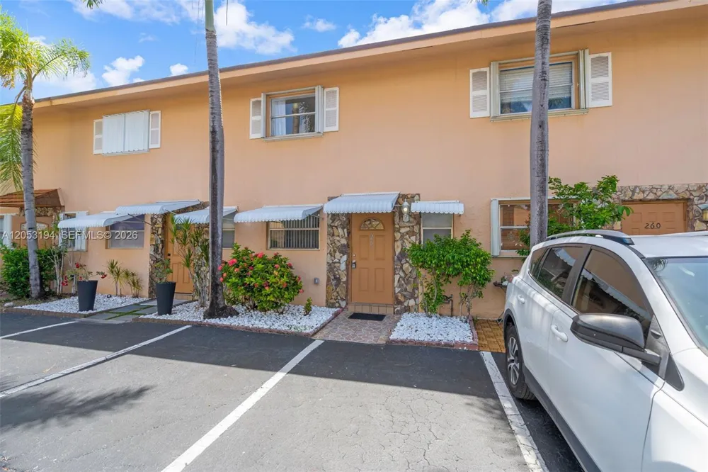 450 SE 7th St #261 Dania Beach, FL 33004