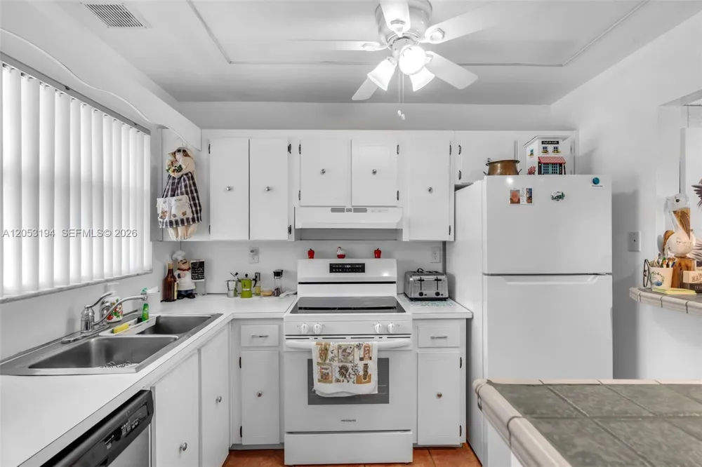 450 SE 7th St #261 Dania Beach, FL 33004