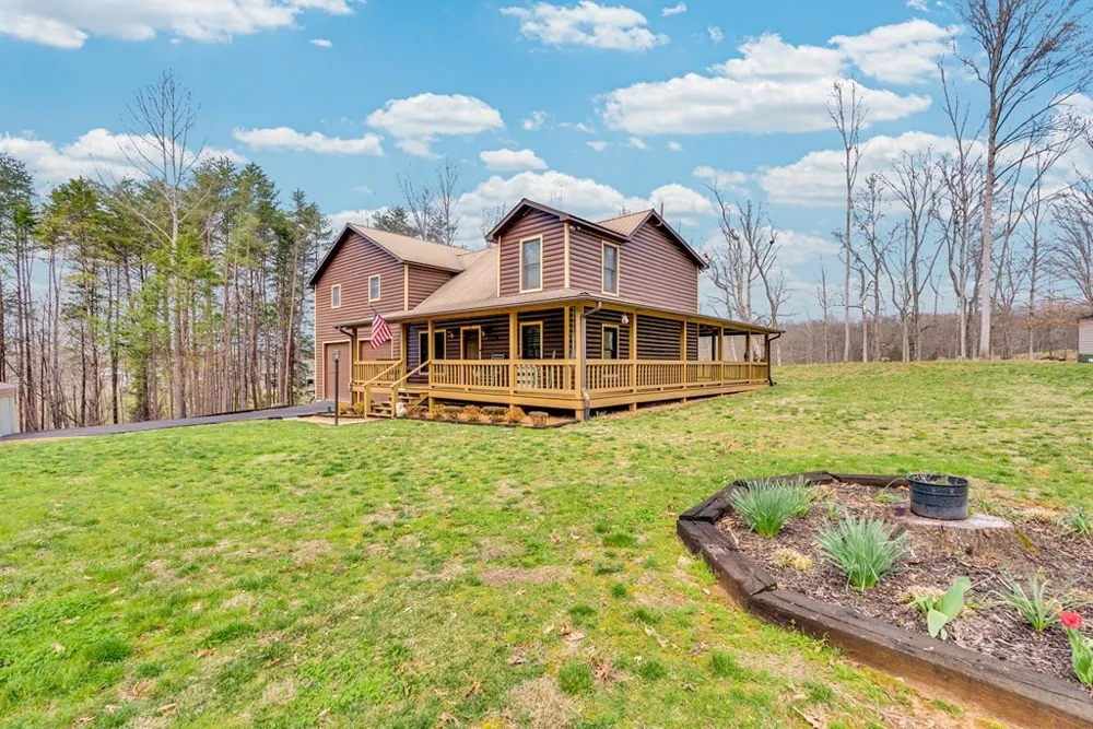 465 Hickory Ln Sparta, TN 38583