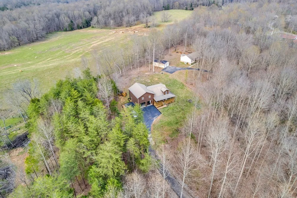 465 Hickory Ln Sparta, TN 38583