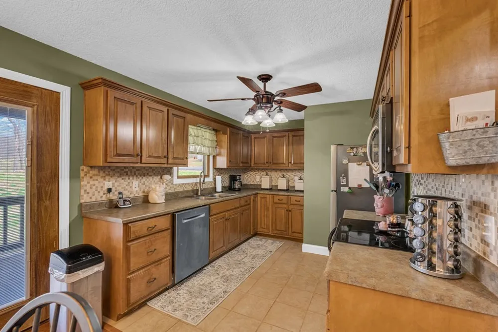 465 Hickory Ln Sparta, TN 38583