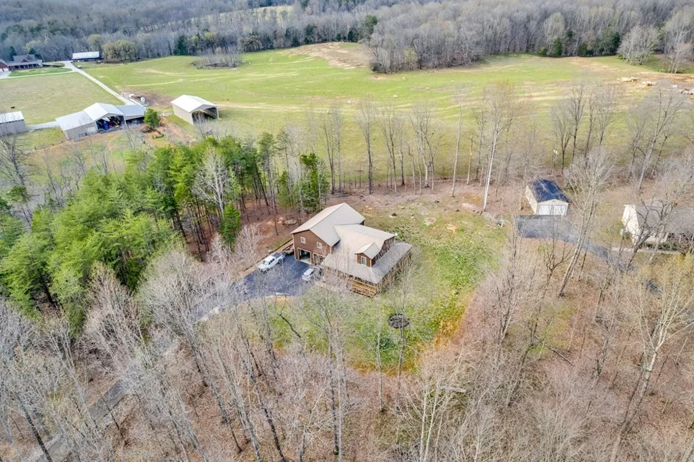 465 Hickory Ln Sparta, TN 38583