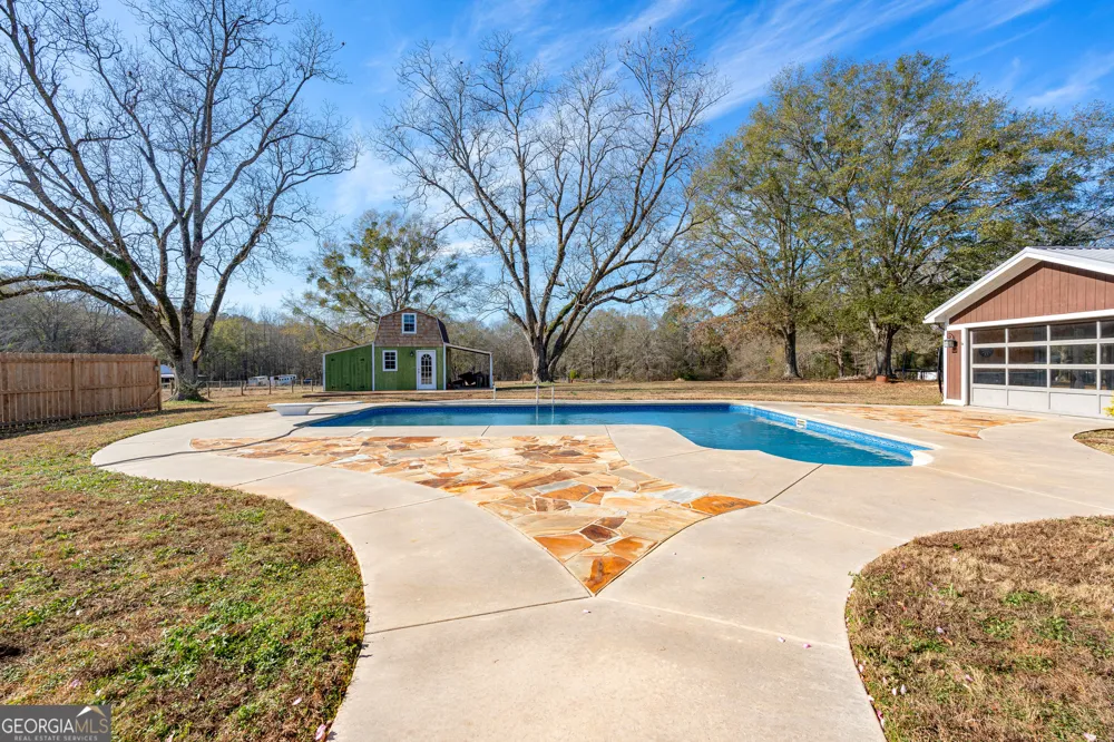 371 Milner ST Meansville, GA 30256