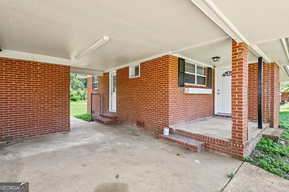 120 Francis AVE Swainsboro, GA 30401