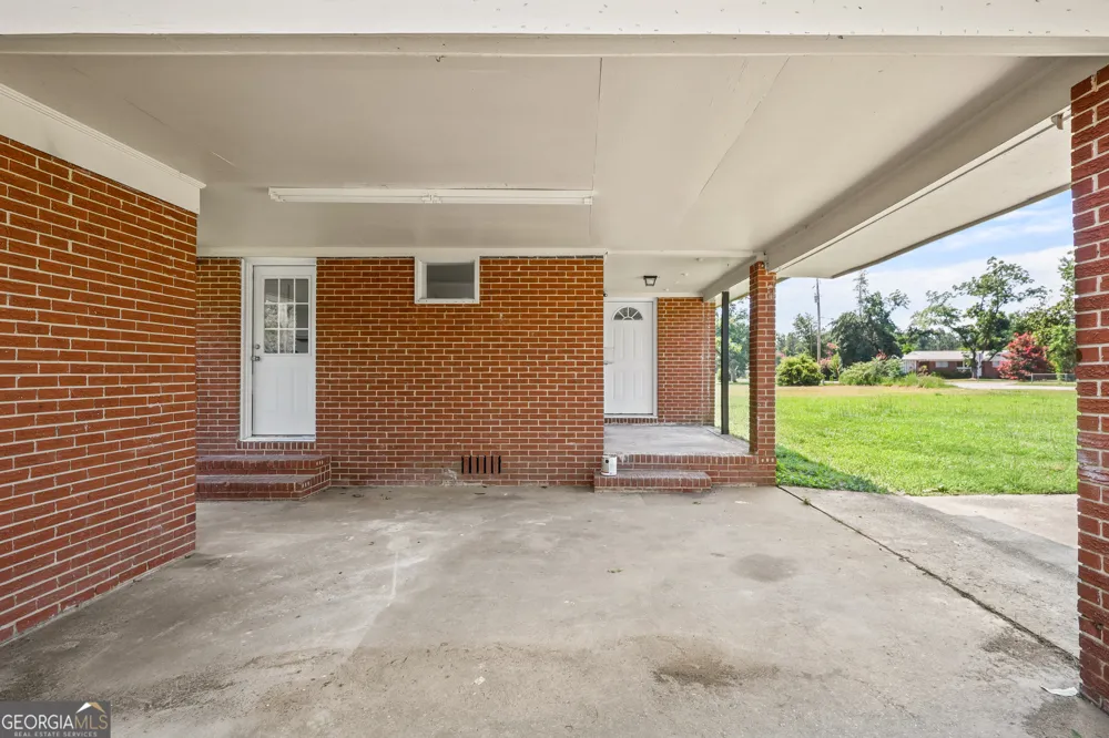 120 Francis AVE Swainsboro, GA 30401