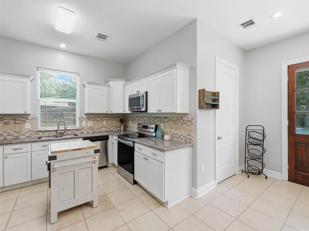 4261 Carlene Orange, TX 77630