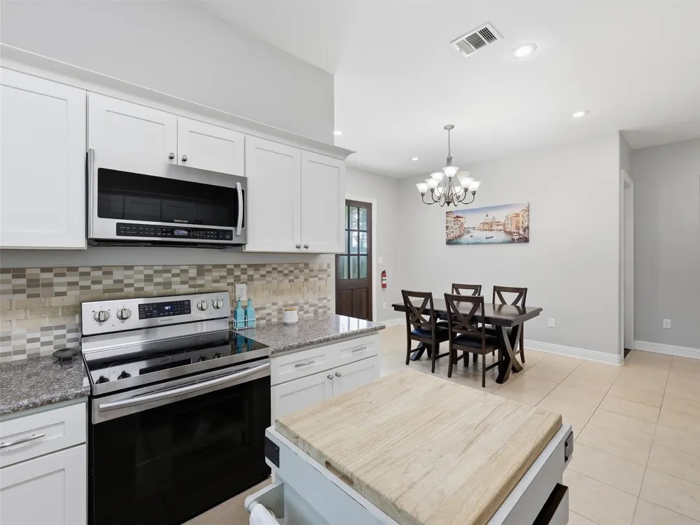 4261 Carlene Orange, TX 77630