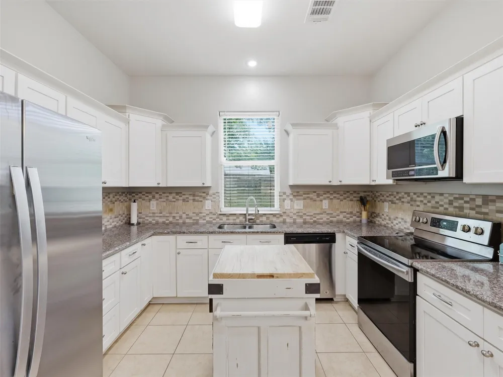 4261 Carlene Orange, TX 77630
