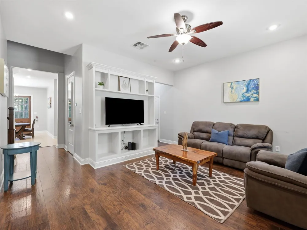 4261 Carlene Orange, TX 77630
