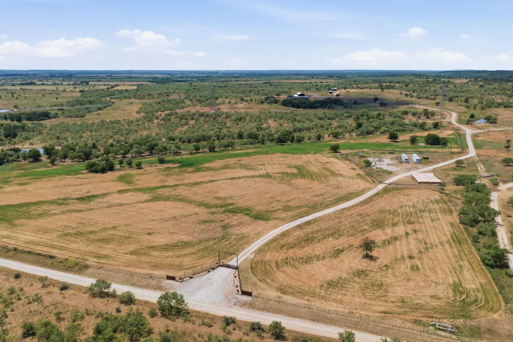 196 Story Road Perrin, TX 76486
