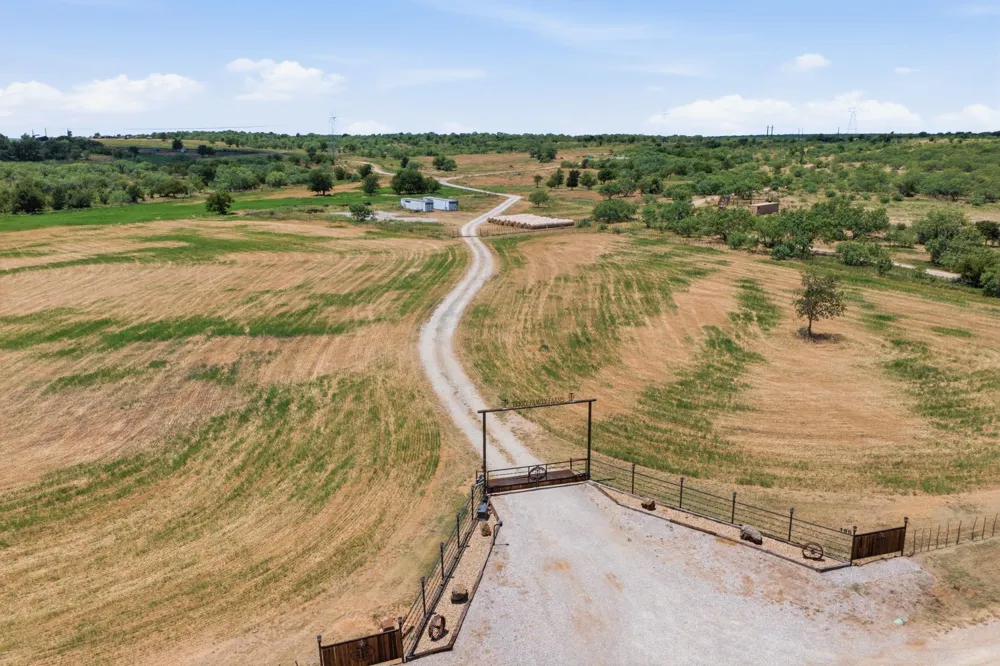 196 Story Road Perrin, TX 76486
