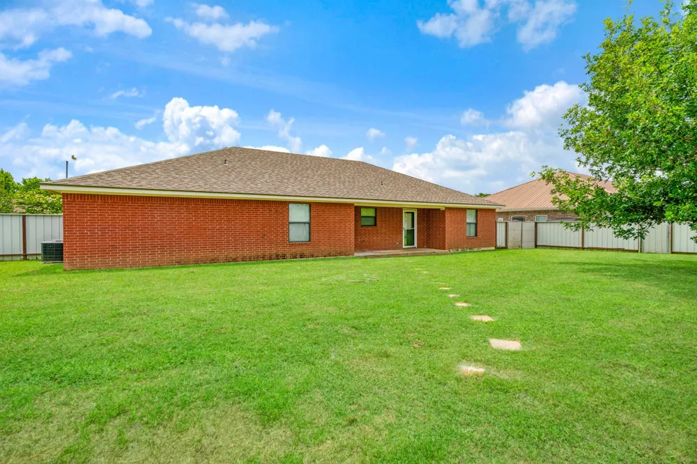 140 SE 49th Street Paris, TX 75462