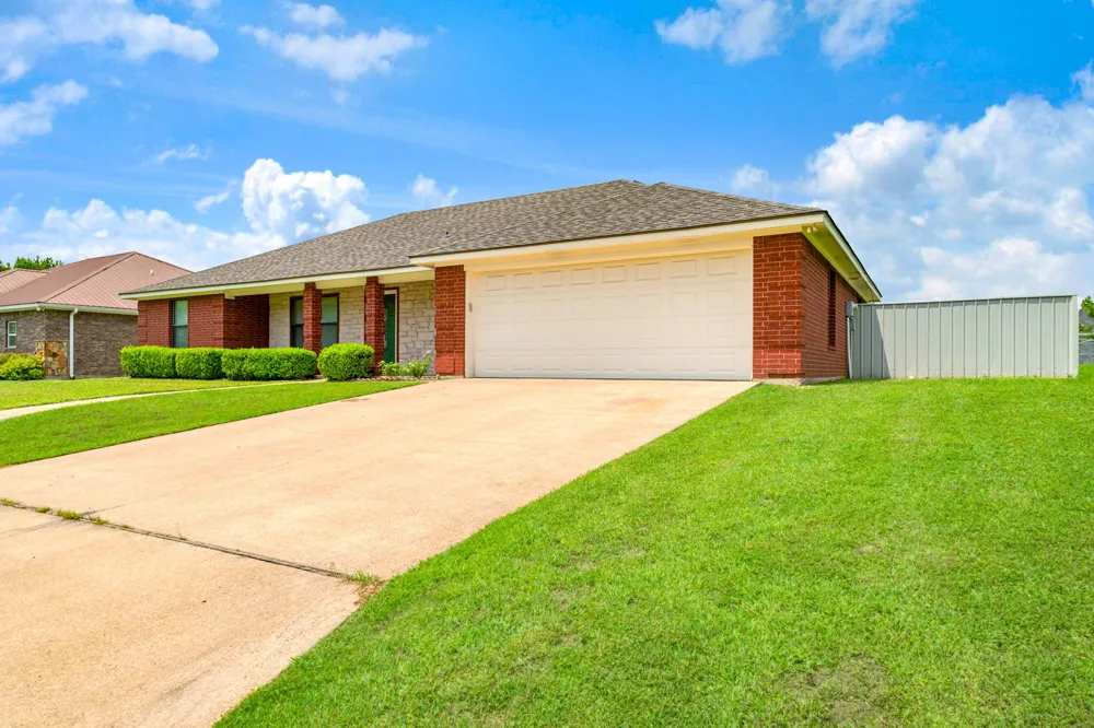 140 SE 49th Street Paris, TX 75462