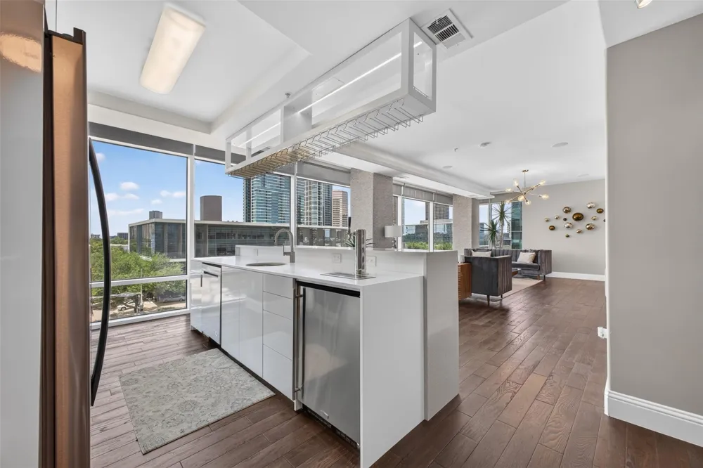 1901 Post Oak Boulevard #505 Houston, TX 77056