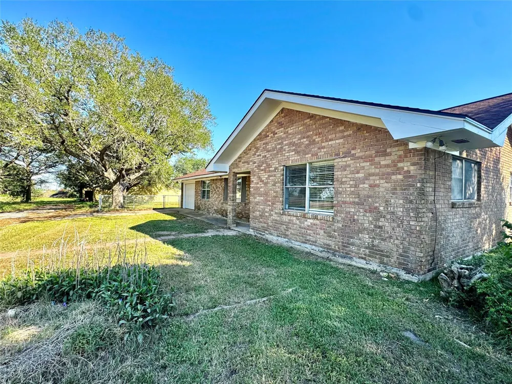 2691 Fm 1862 Blessing, TX 77465