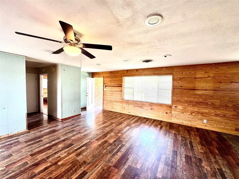 2691 Fm 1862 Blessing, TX 77465