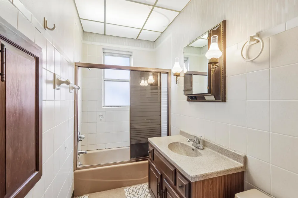 2256 White Oak Avenue Whiting, IN 46394