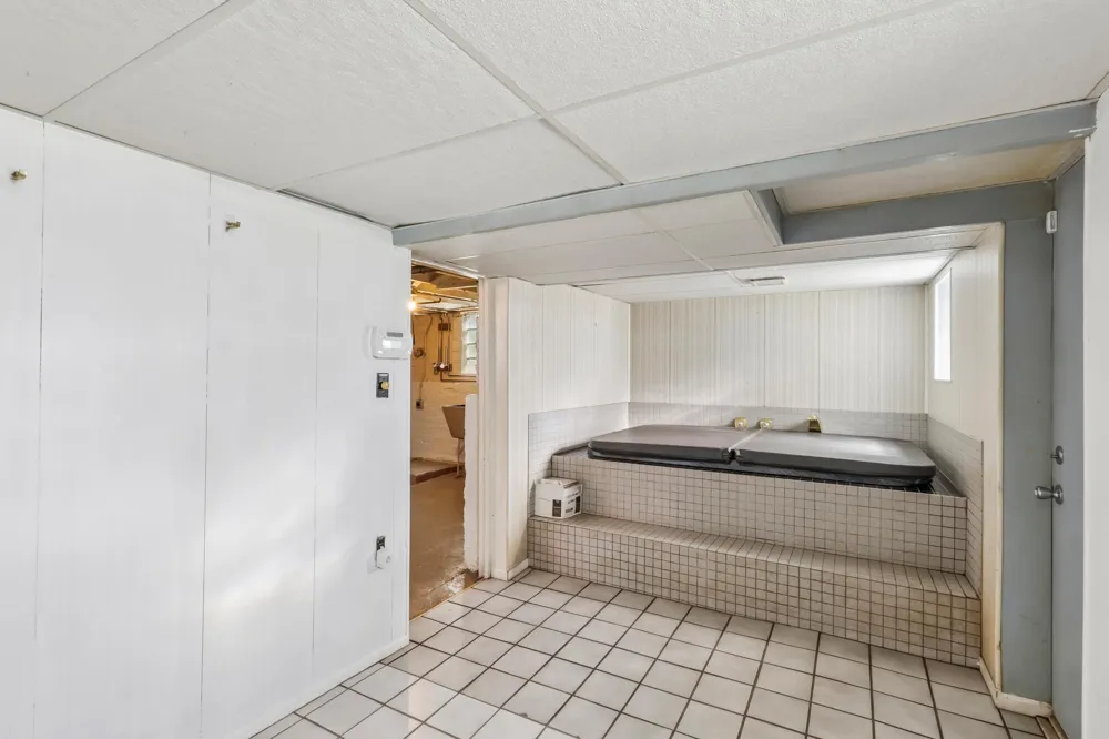 2256 White Oak Avenue Whiting, IN 46394