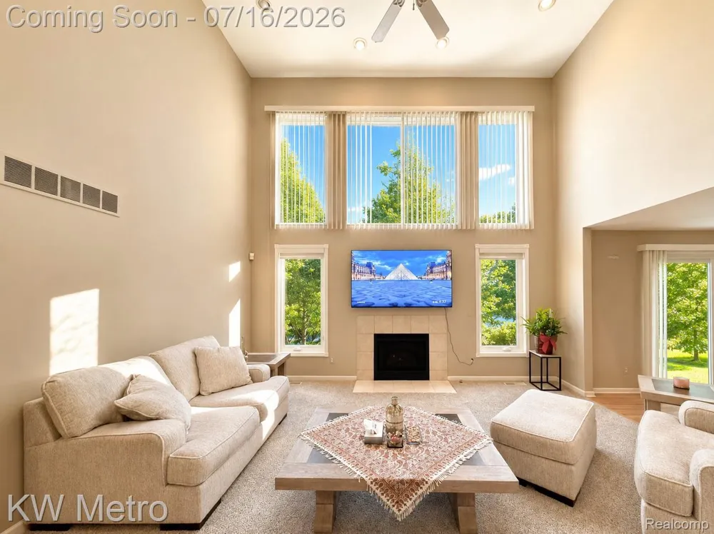 1176 CADMUS DRIVE Troy City, MI 48085