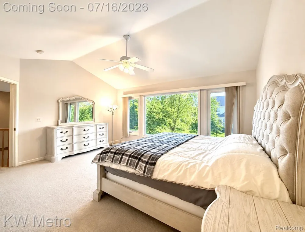 1176 CADMUS DRIVE Troy City, MI 48085