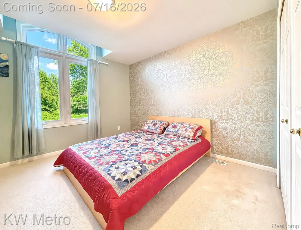 1176 CADMUS DRIVE Troy City, MI 48085