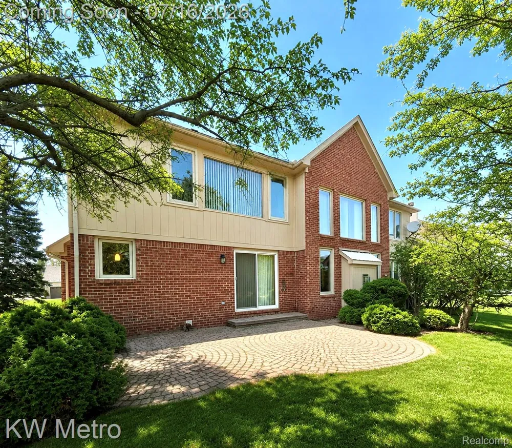1176 CADMUS DRIVE Troy City, MI 48085