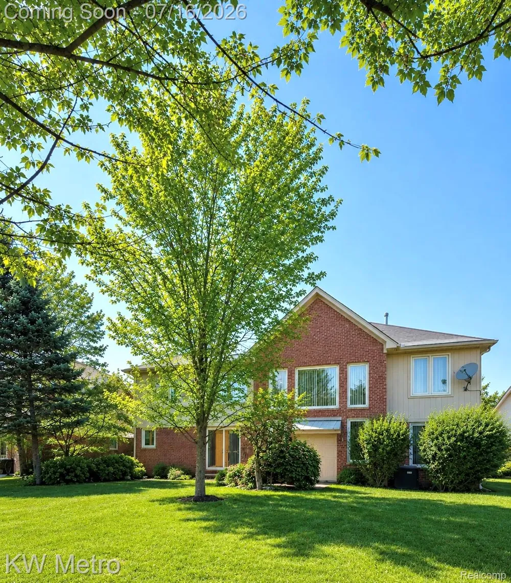 1176 CADMUS DRIVE Troy City, MI 48085