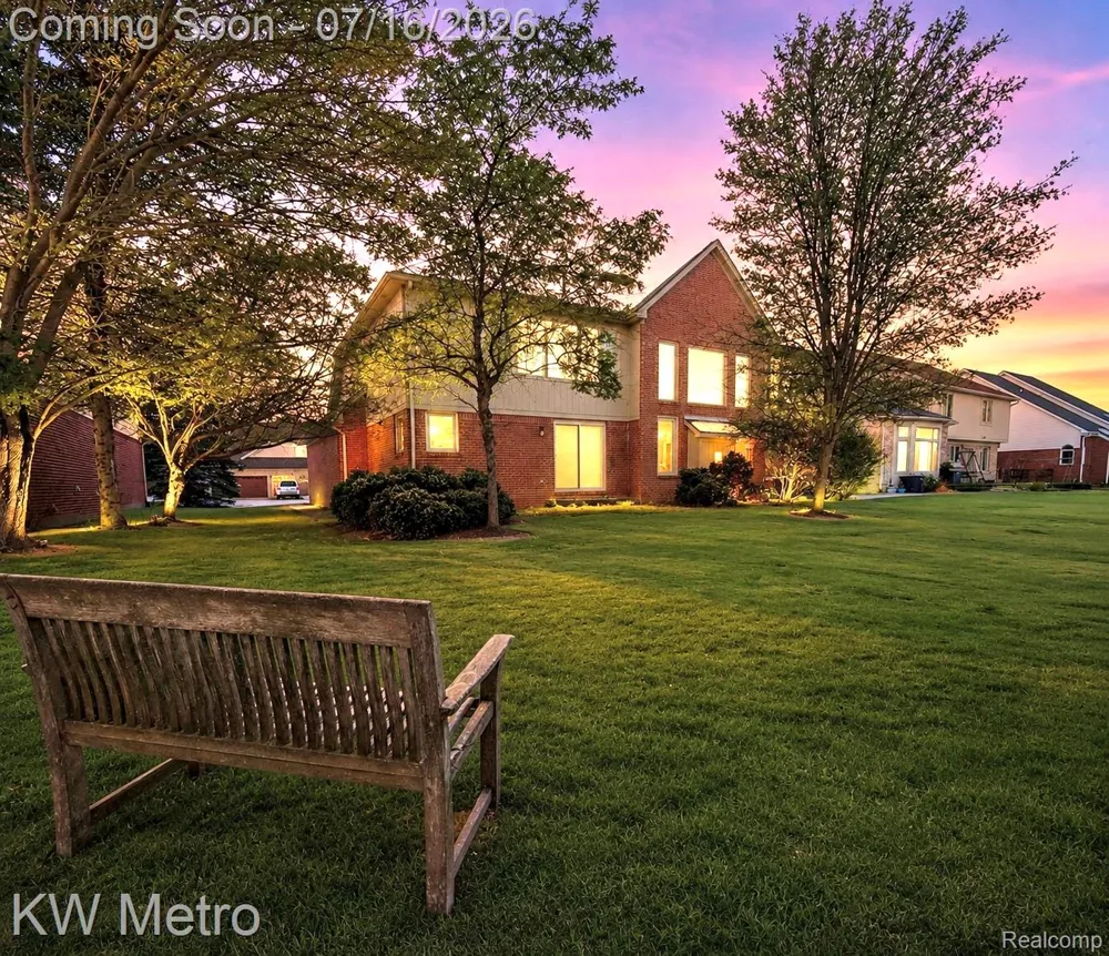1176 CADMUS DRIVE Troy City, MI 48085