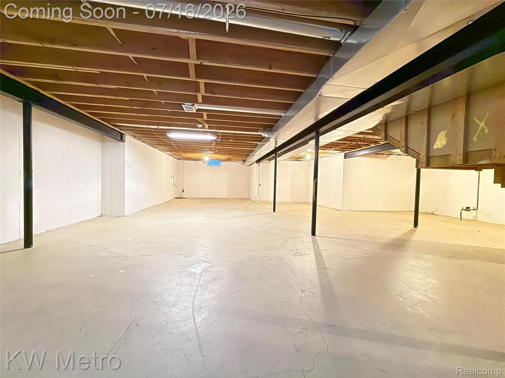 1176 CADMUS DRIVE Troy City, MI 48085