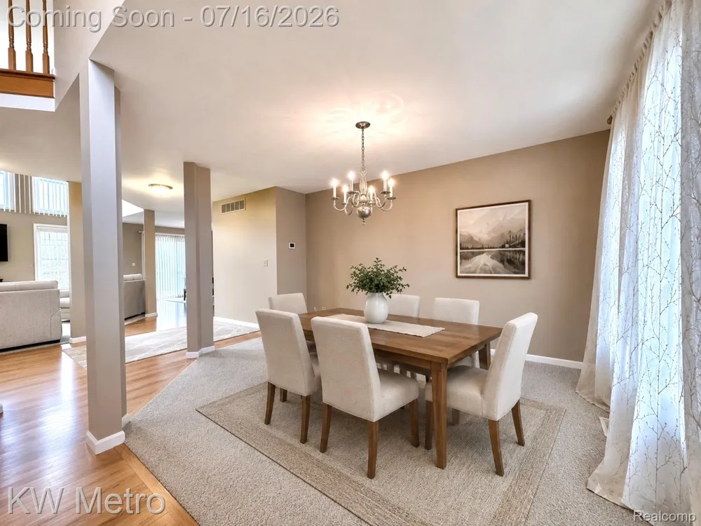 1176 CADMUS DRIVE Troy City, MI 48085