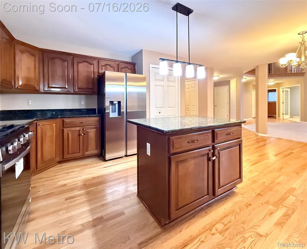 1176 CADMUS DRIVE Troy City, MI 48085