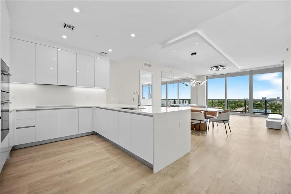 220 Lake Shore Drive #917 Lake Park, FL 33403