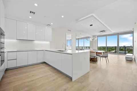 220 Lake Shore Drive #917