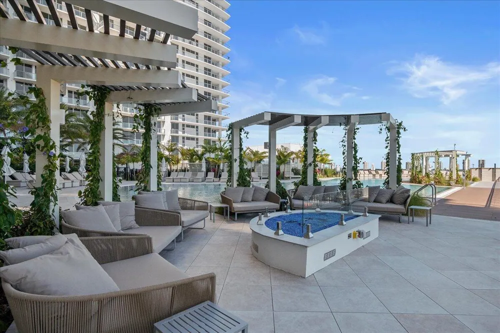 220 Lake Shore Drive #917 Lake Park, FL 33403