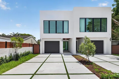 704 SW 9th Street