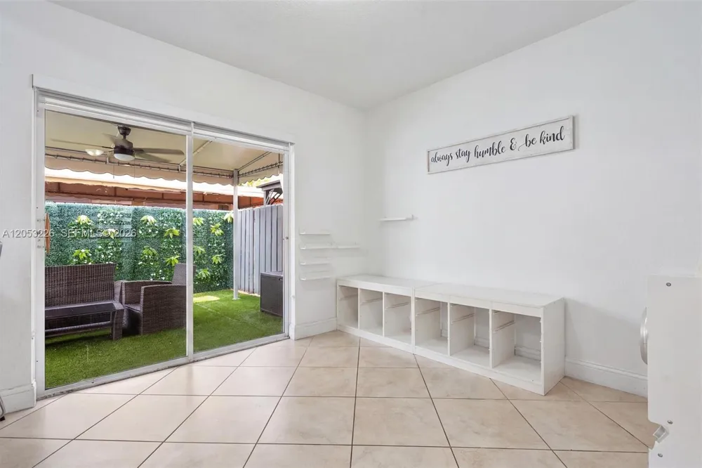 7478 NW 180th Ter Hialeah, FL 33015