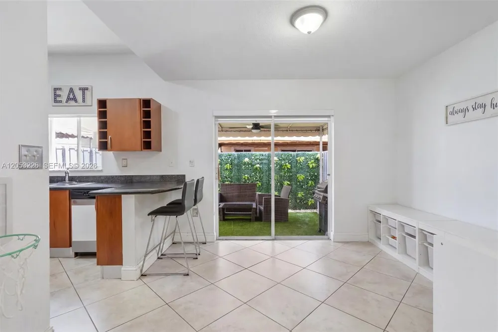 7478 NW 180th Ter Hialeah, FL 33015