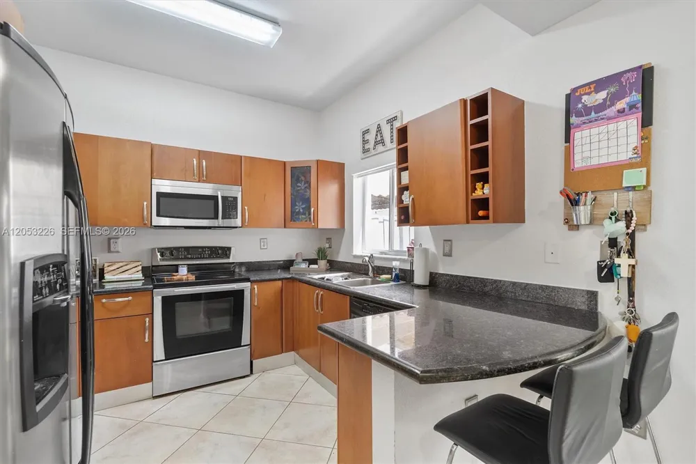 7478 NW 180th Ter Hialeah, FL 33015