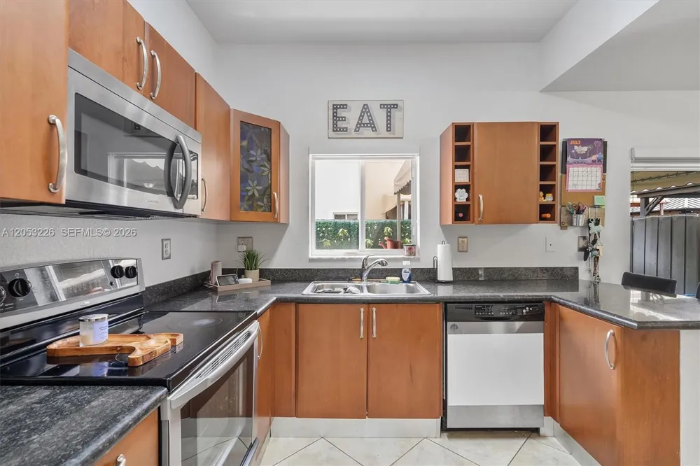 7478 NW 180th Ter Hialeah, FL 33015