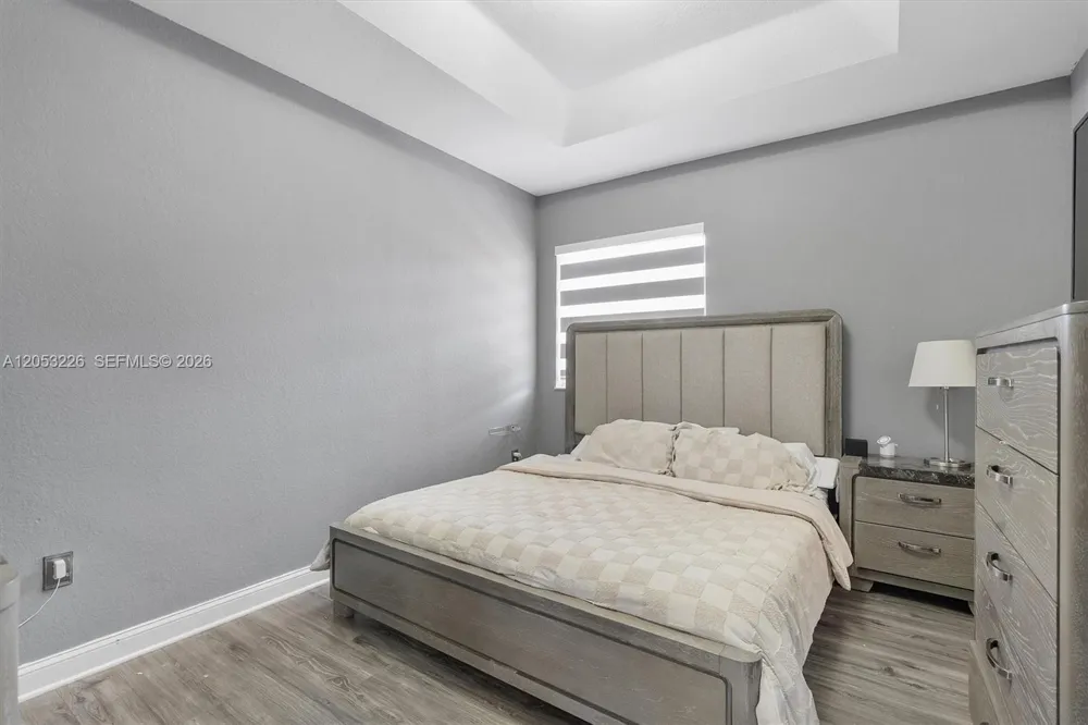 7478 NW 180th Ter Hialeah, FL 33015