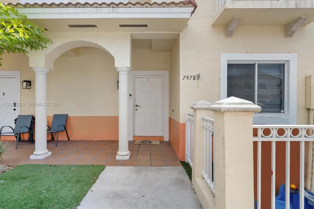 7478 NW 180th Ter Hialeah, FL 33015
