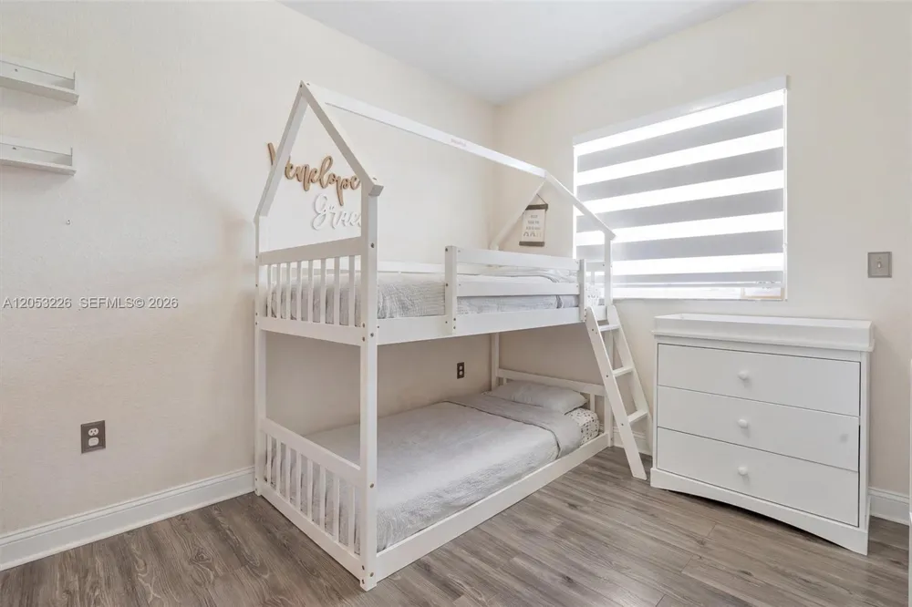 7478 NW 180th Ter Hialeah, FL 33015