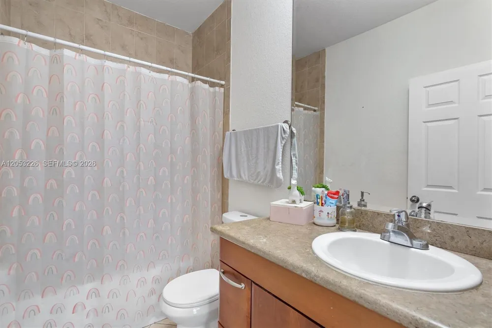 7478 NW 180th Ter Hialeah, FL 33015