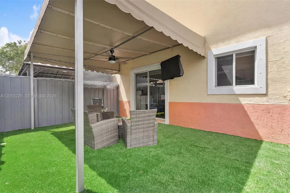 7478 NW 180th Ter Hialeah, FL 33015