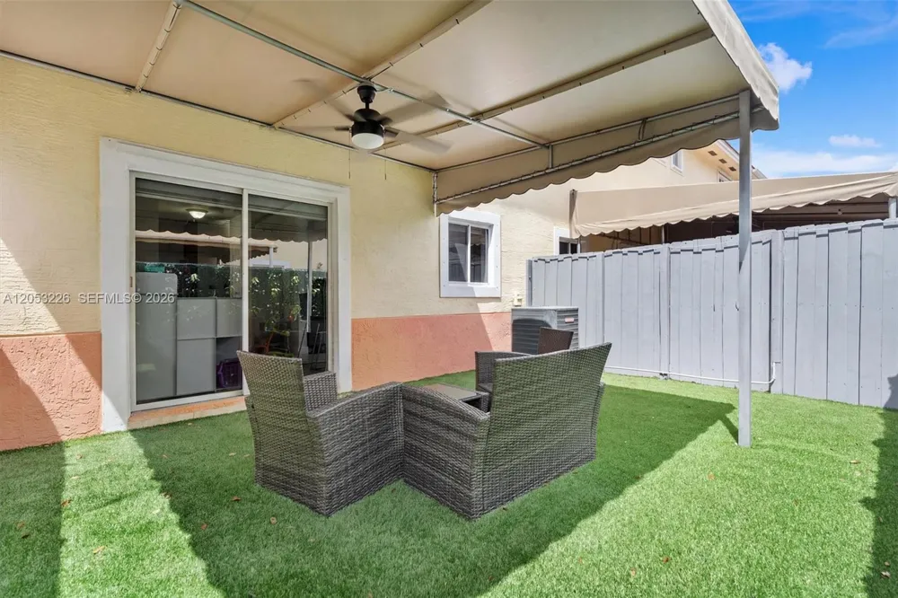 7478 NW 180th Ter Hialeah, FL 33015