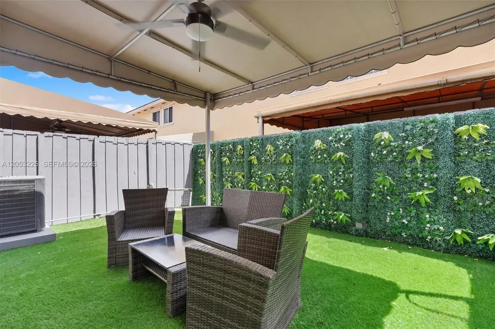 7478 NW 180th Ter Hialeah, FL 33015