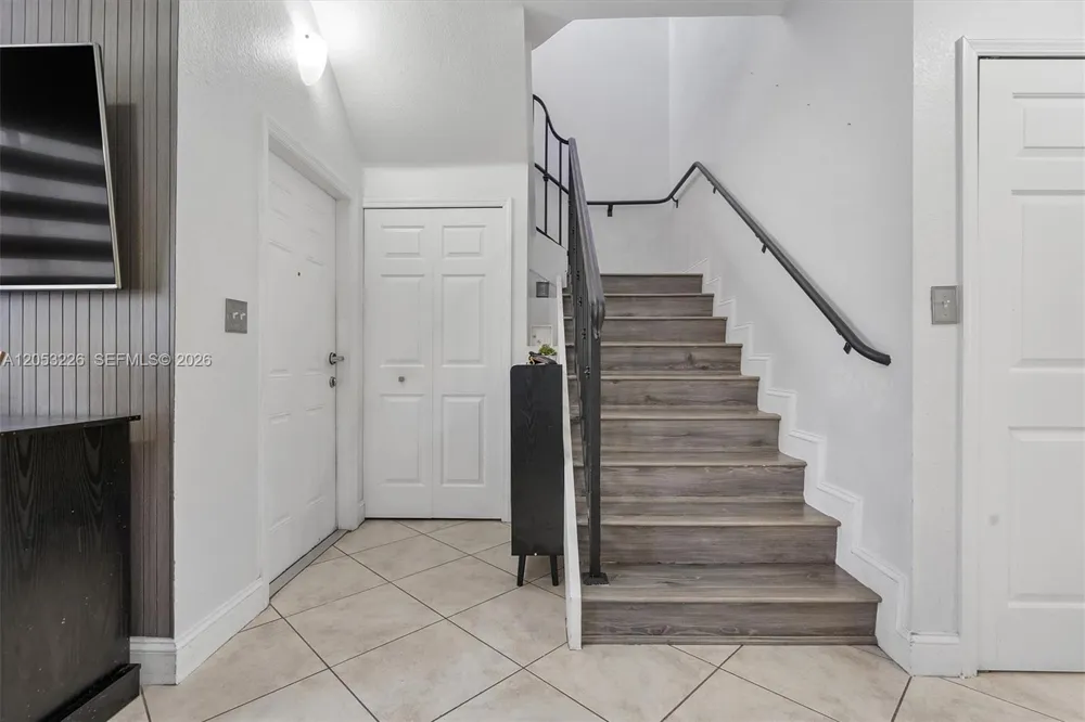 7478 NW 180th Ter Hialeah, FL 33015