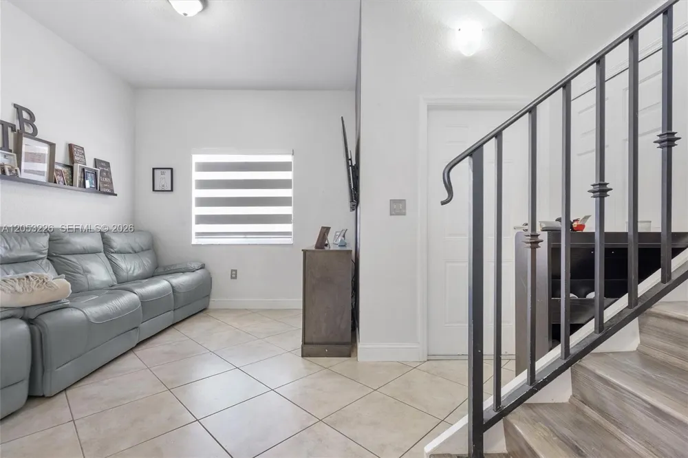 7478 NW 180th Ter Hialeah, FL 33015
