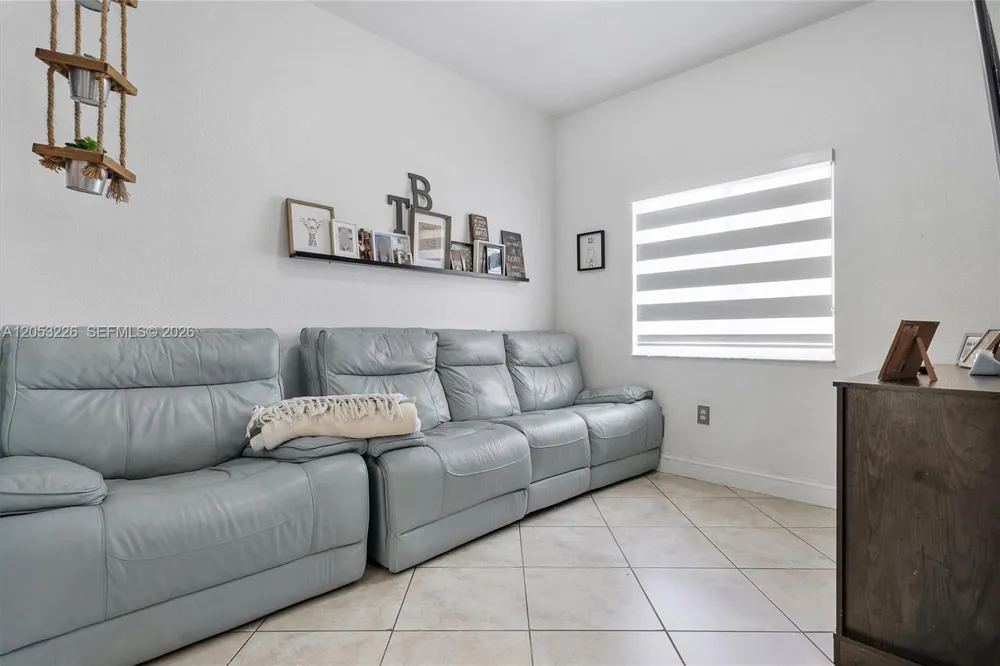 7478 NW 180th Ter Hialeah, FL 33015